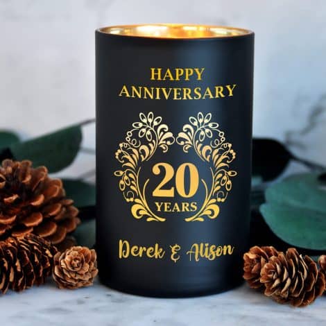 Customized Candle made with Cedarwood, Cinnamon, and Sandalwood. Ideal present for special occasions, like weddings, birthdays, and anniversaries. Suitable for anyone.