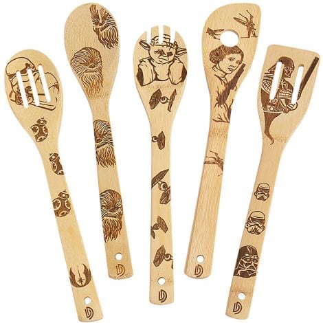 Star Wars-themed burnt wood spoon set with a slotted spatula, ideal for Star Wars fans’ kitchen decor.