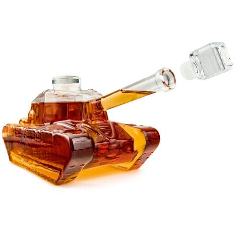 Frosty Tank Decanter, Glass Whisky Carafe shaped like a tank, Ideal gift for men, military enthusiasts, or birthdays.