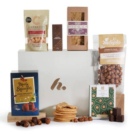 Deluxe Cruelty-Free Festive Gift Basket – Delectable Vegan Snacks – Hamper Ideal for Her, Him, and Couples – Festive Vegan Presents by Clearwater Hampers