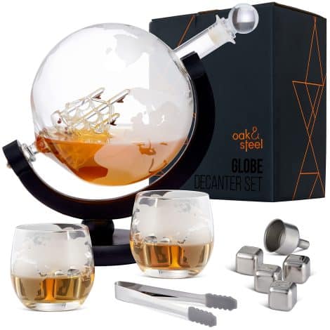 Oak & Steel – Whisky Decanter Embossed Global Map Design, 1500ml with 2 Glasses, 4 Whisky Stones, Ice Tongs, Glass Stopper and Funnel, Alcohol Gift Set for Birthday, Wedding, Anniversary, Gathering.