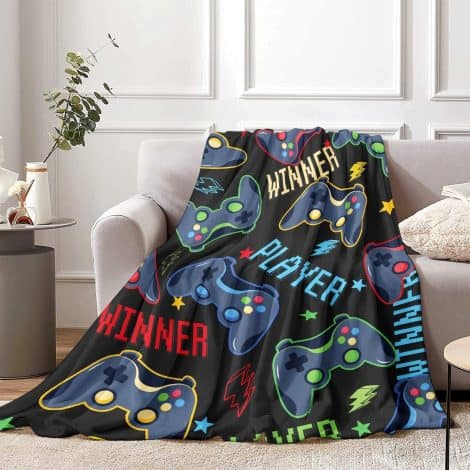 Video Game Reversible Blanket specifically designed for males, measuring 150 x 200 cm, providing warmth and comfort.